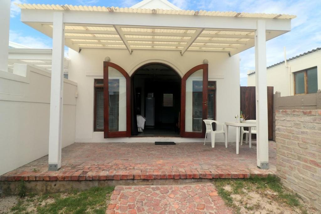 M & M Flat Arniston