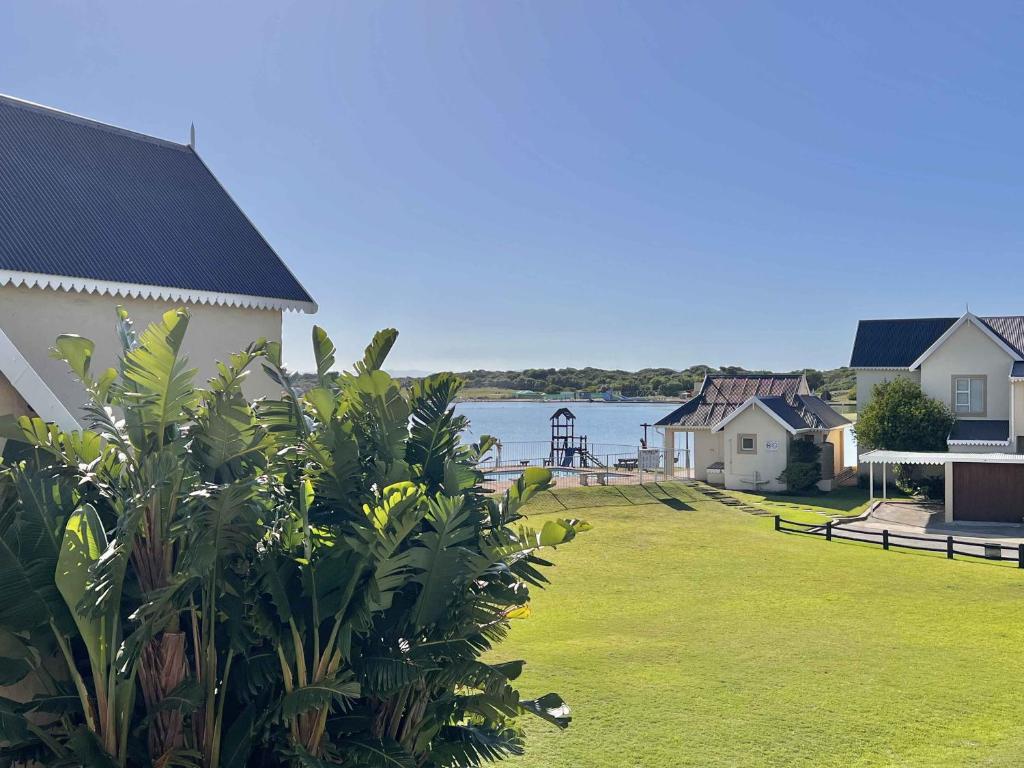 Martinique Cove 18
