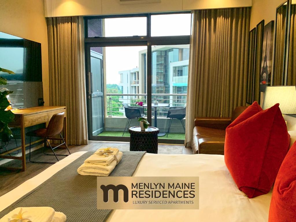 Menlyn Maine Residences - Paris king sized bed
