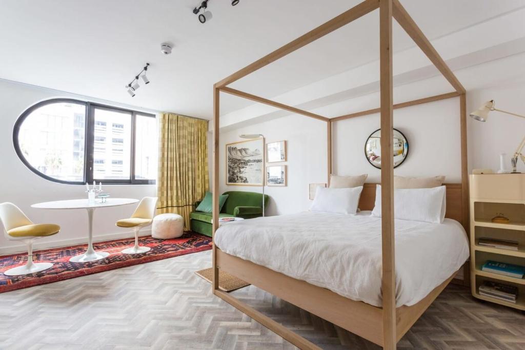 Mid Century Modern Central Upper City