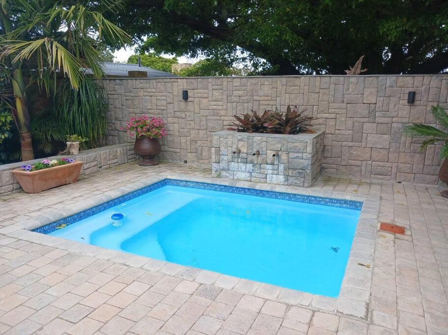 Mike's Place 2