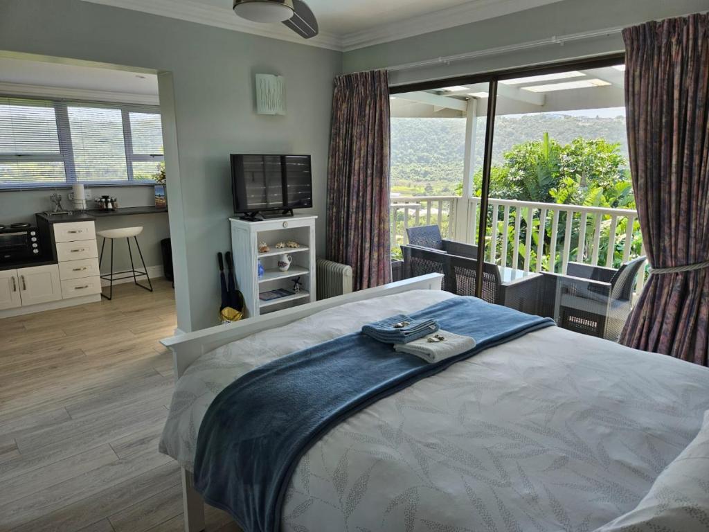 Modern Solar powered 1 bed studio apartment with amazing views