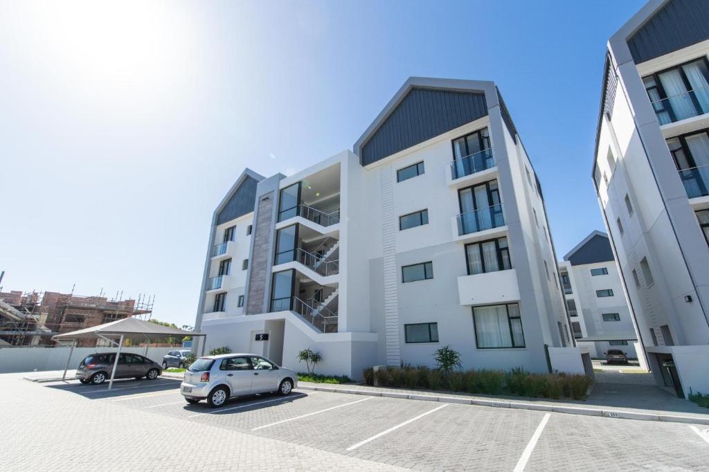 10 on Bellamare near the Beachfront