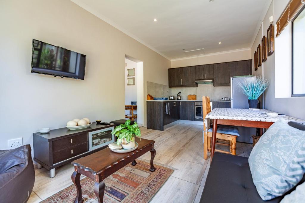 Modern Cozy Apartment Near Beach- 1 Bedroom