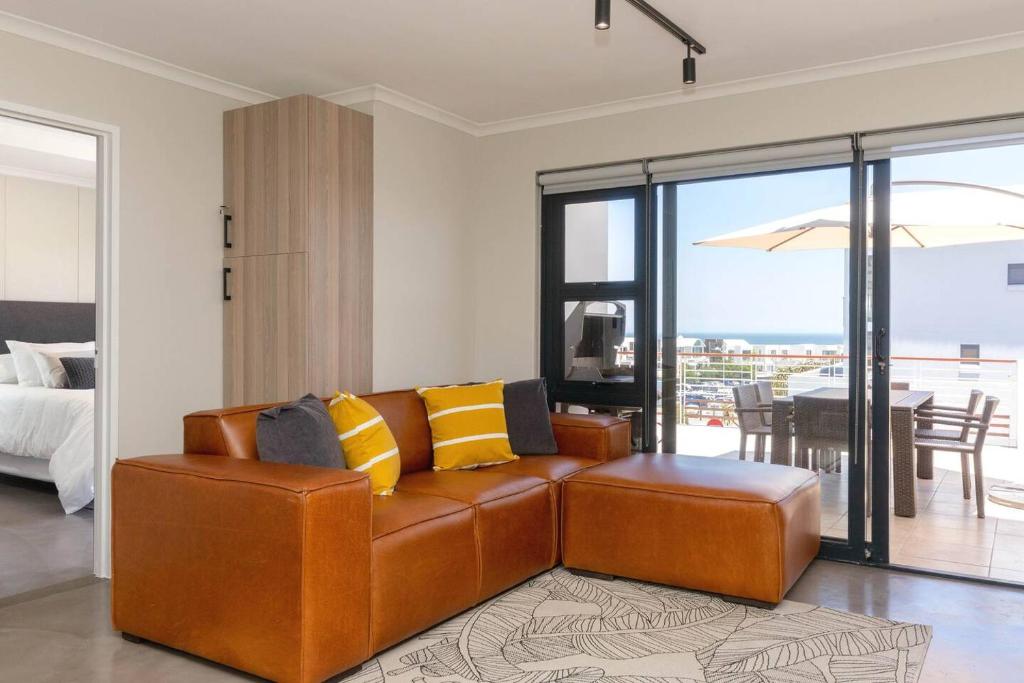 Modern Loadshedding Free Apartment in Azure 22