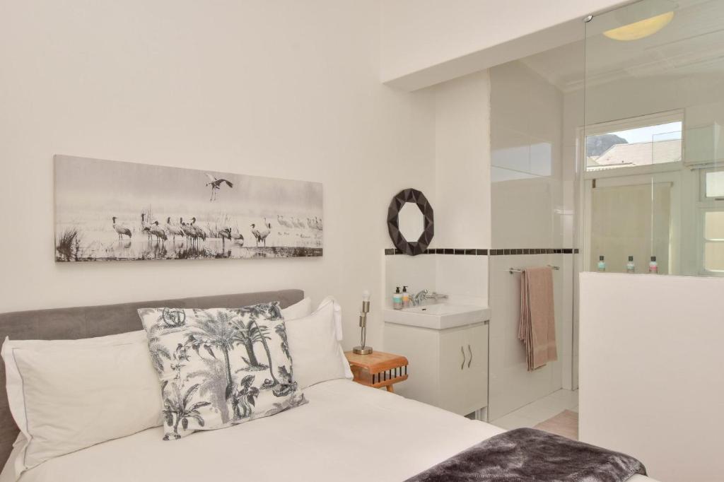Modern Luxurious Apartment in St James Kalk Bay