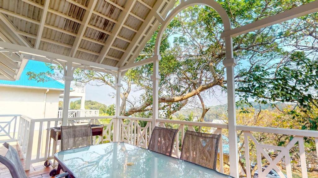 Montego Bay @ Caribbean Estate