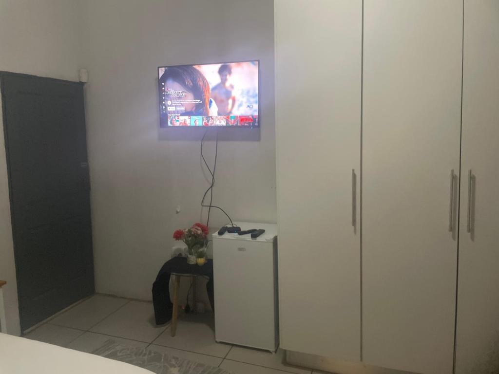 OlimG Stays Guest Room 1