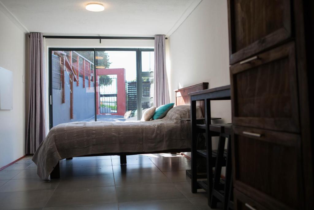 Peaceful 1-bedroom flatlet, 10 min from the beach