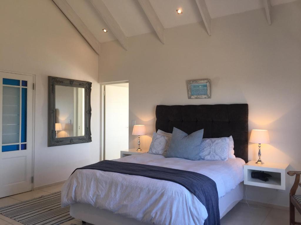 PERFECT 10 - 10 to 13 Sleeper Luxury Holiday Home Breakage Deposit of R2500 per Weekend Lease