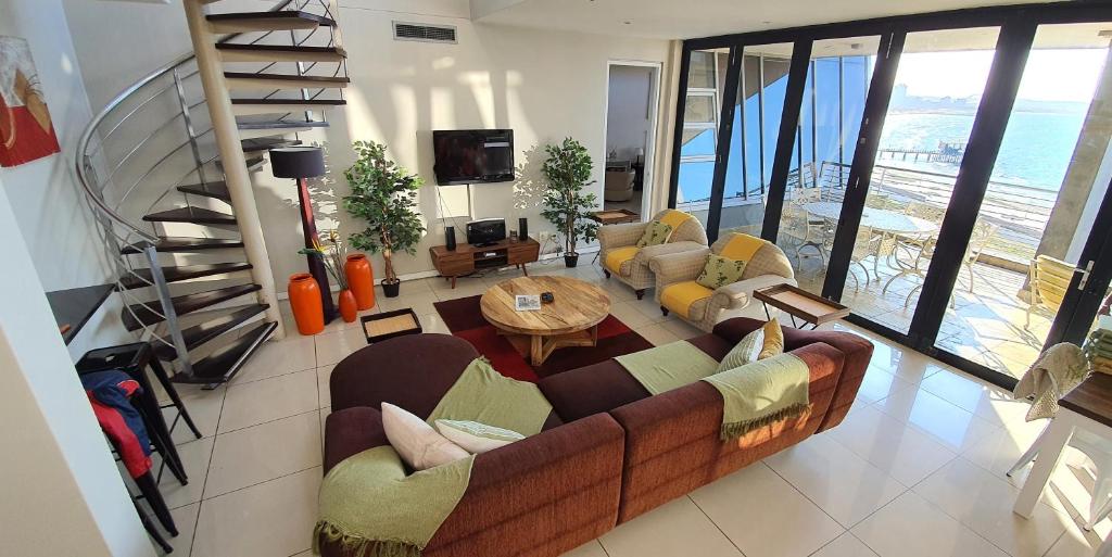 Stay at The Point - Prestigious Prominent Penthouse