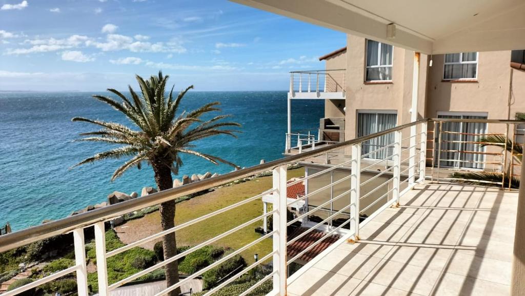 Port Apartment with Sea Views