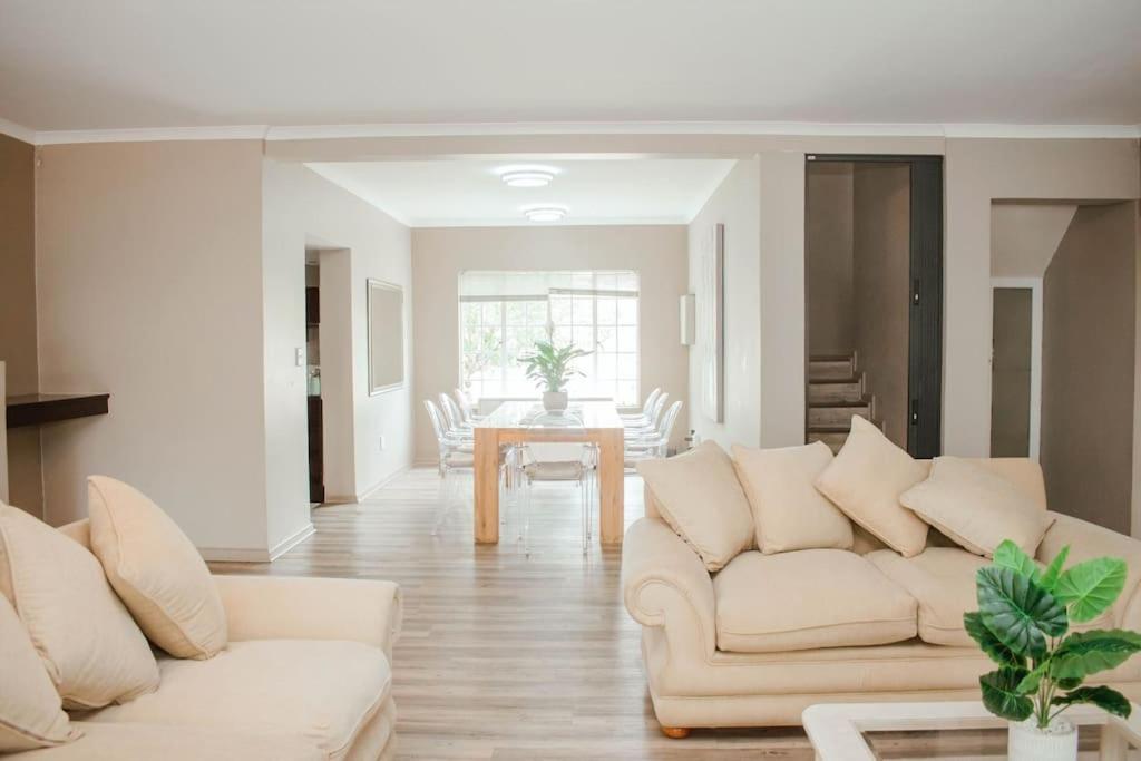 Private luxurious 3 bedroom complete house
