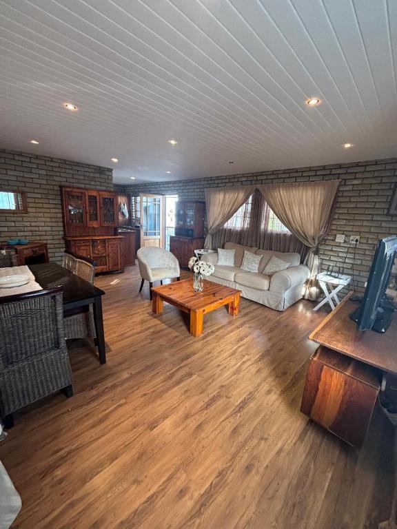 Quaint 2-Bed,2-Bathr Self-Cater