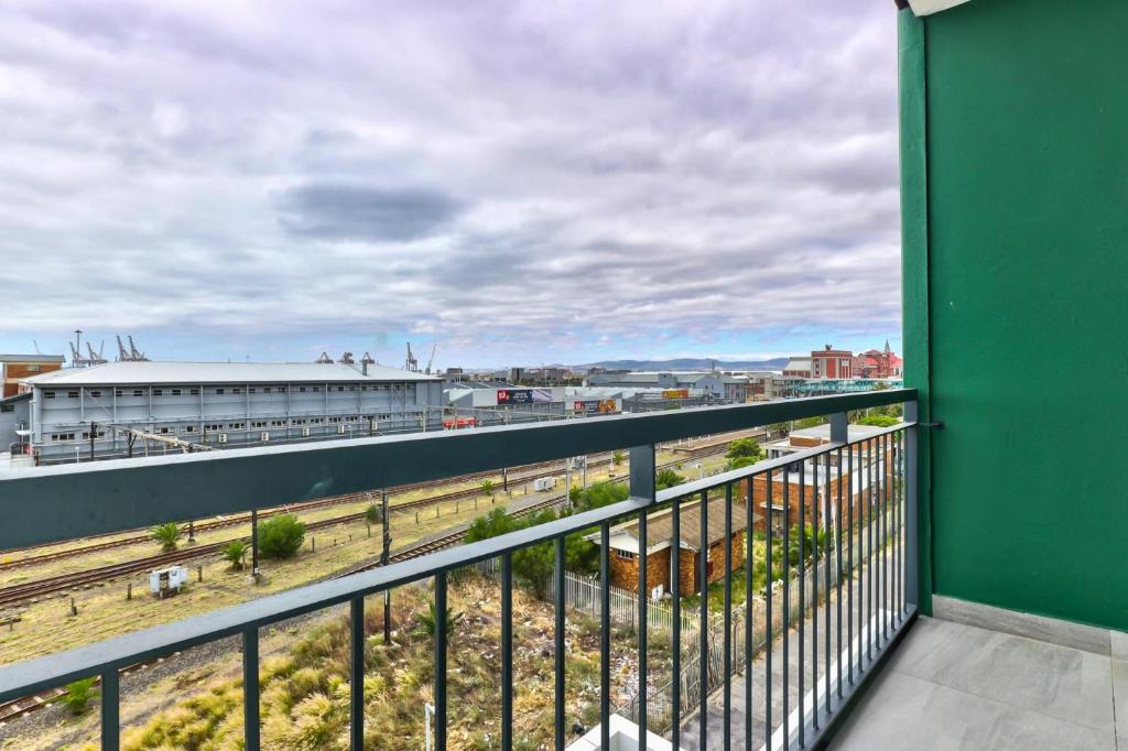 Lively space in a vibrant, Woodstock area