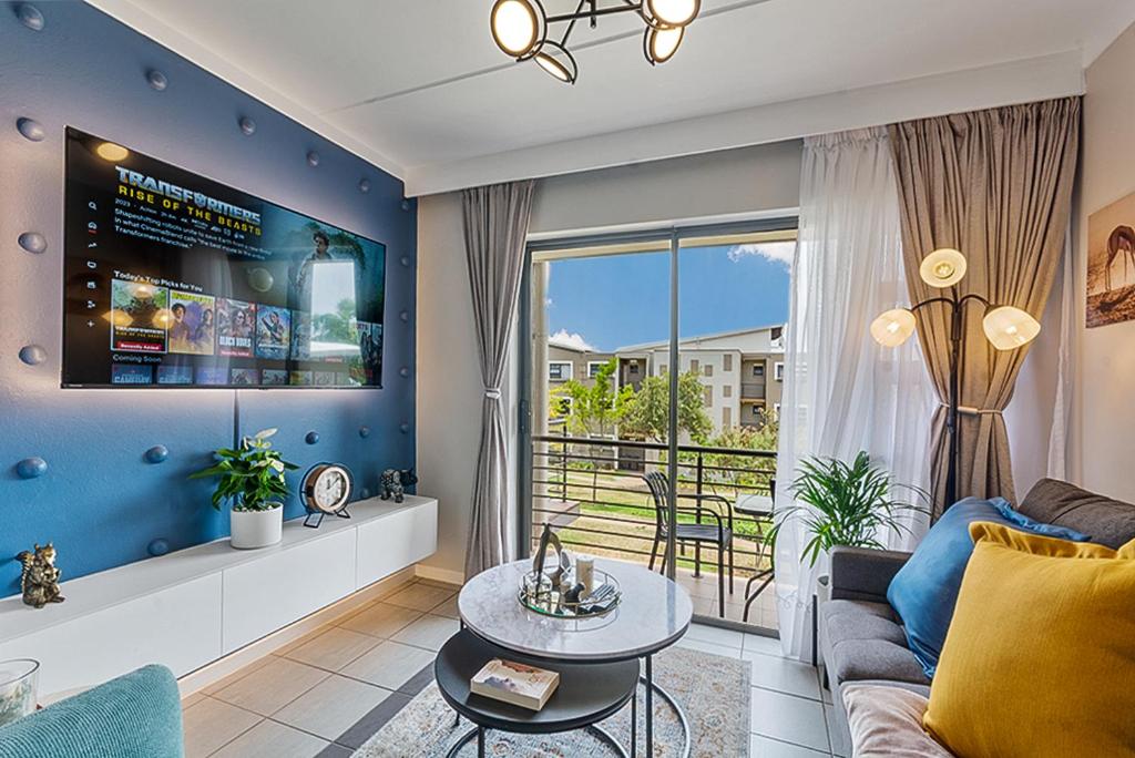 Reduced rates, Modern Self-Check-in, 2 bed Apartment next to Dainfern square shopping centre