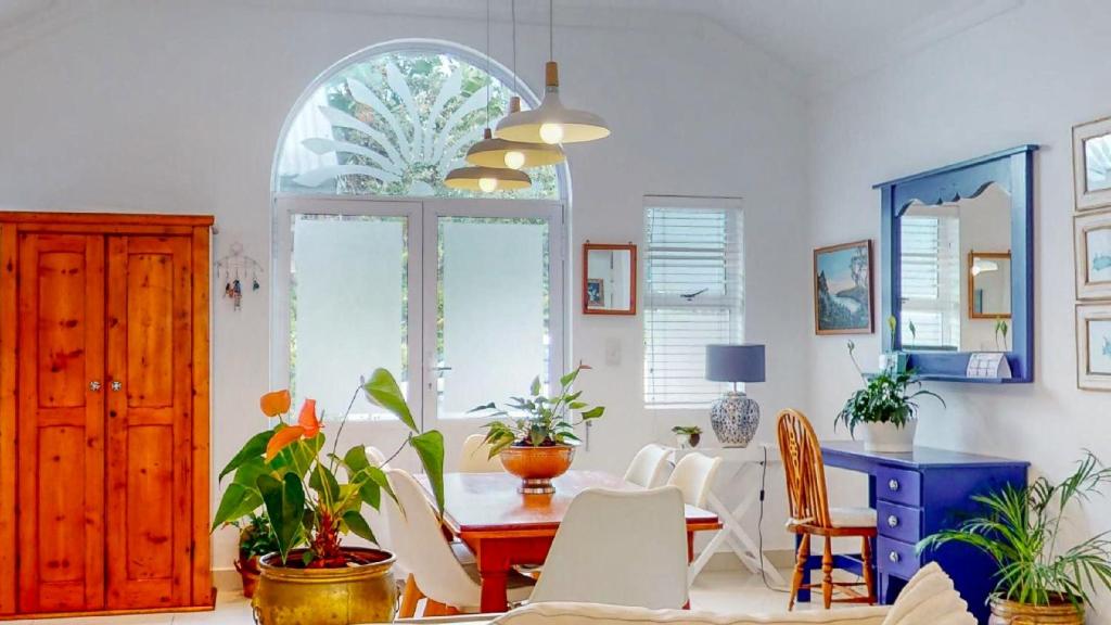 Rose Cottage in Caribbean Estate