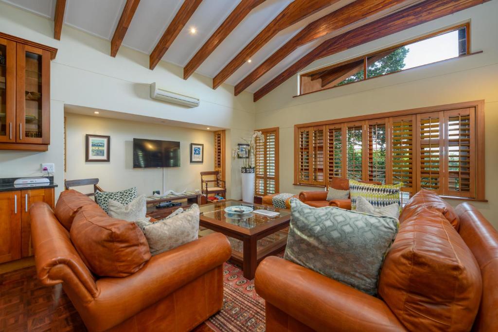 San Lameer Villa 14304 - 5 Bedroom Luxury - 10 pax - San Lameer Rental Agency