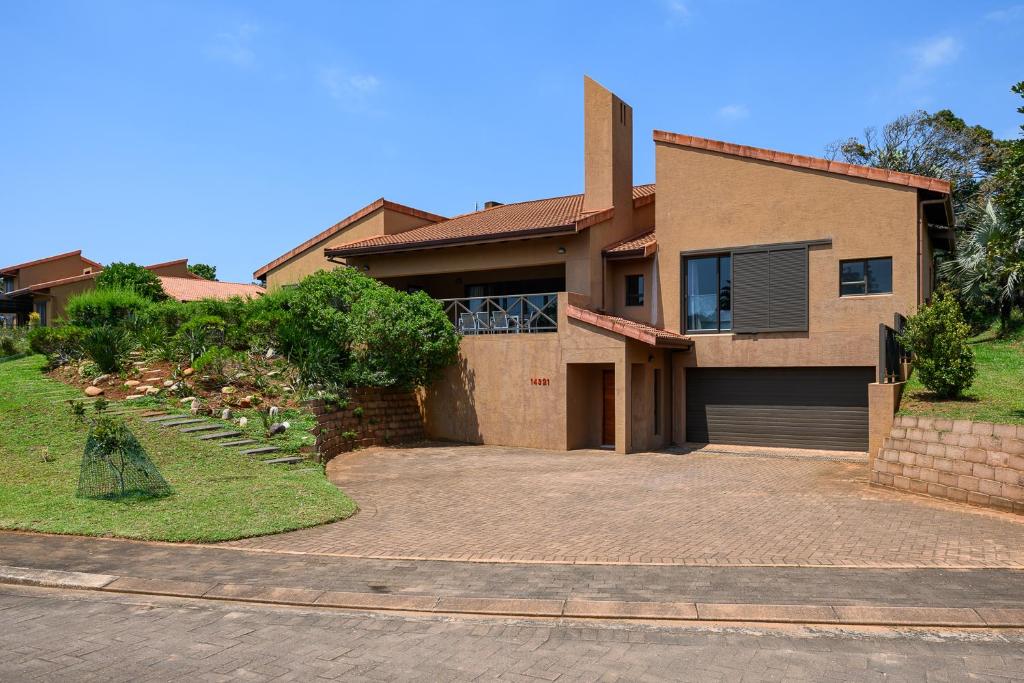 San Lameer Villa 14321 - 5 Bedroom Deluxe - 10 pax - San Lameer Rental Agency