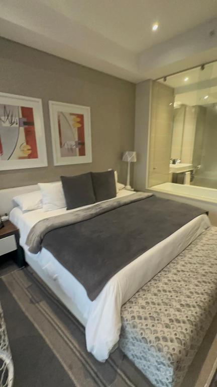 Sandton Skye Comfy Executive Apartment