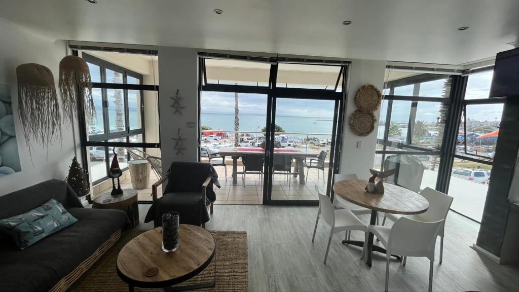 Point Village Accommodation - Santos 23