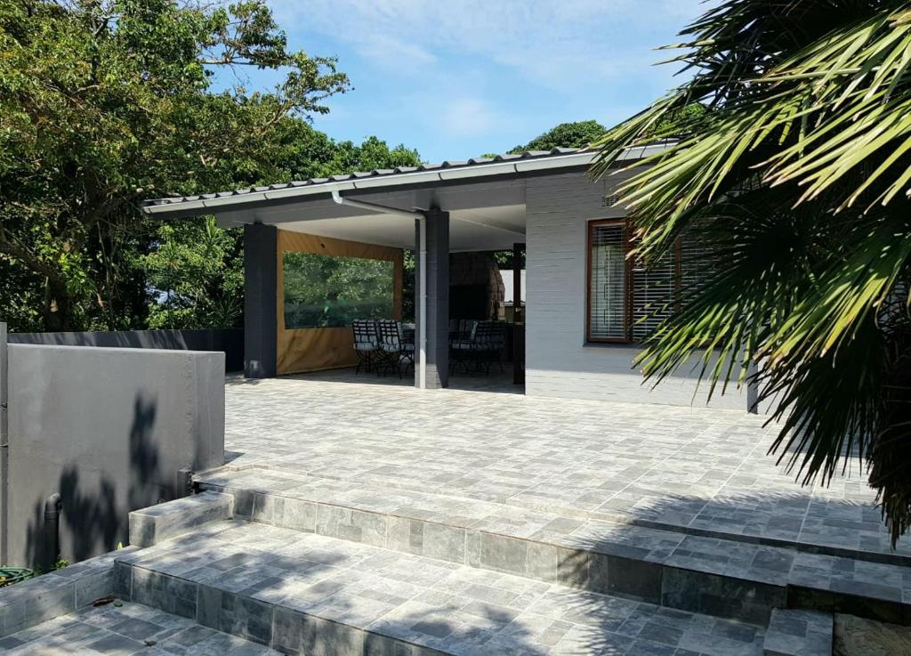 Sea La Vie- beach cottage