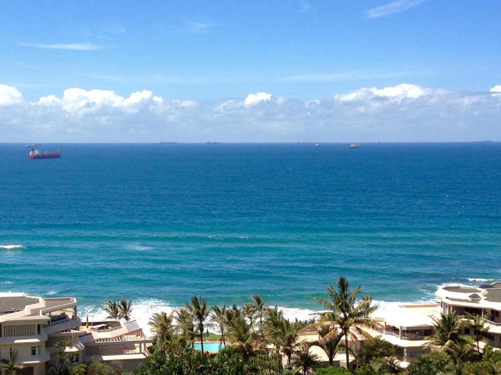 Sea La Vie Umhlanga - Direct Beach Access by WhereToGo