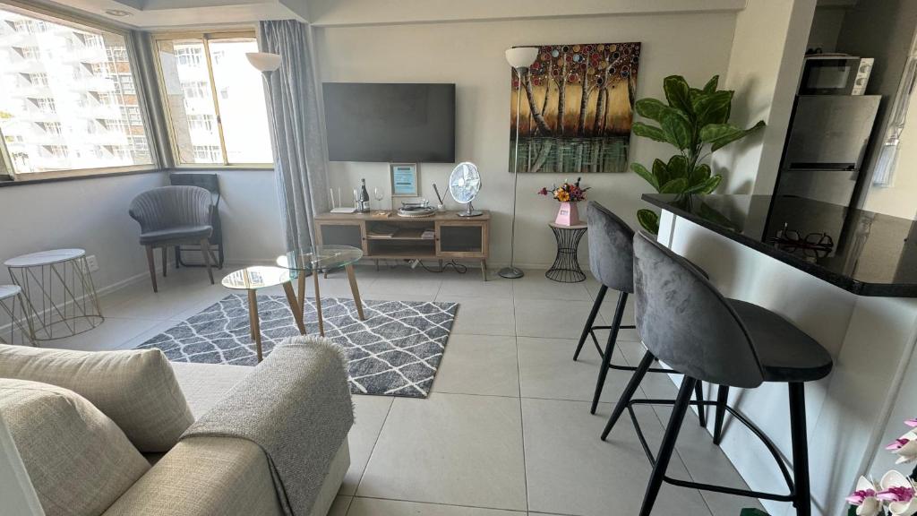Centurion 207 Luxury Sea Point one bedroom apartment with access to magnificent pool Perfect location by Super Host Melvyn