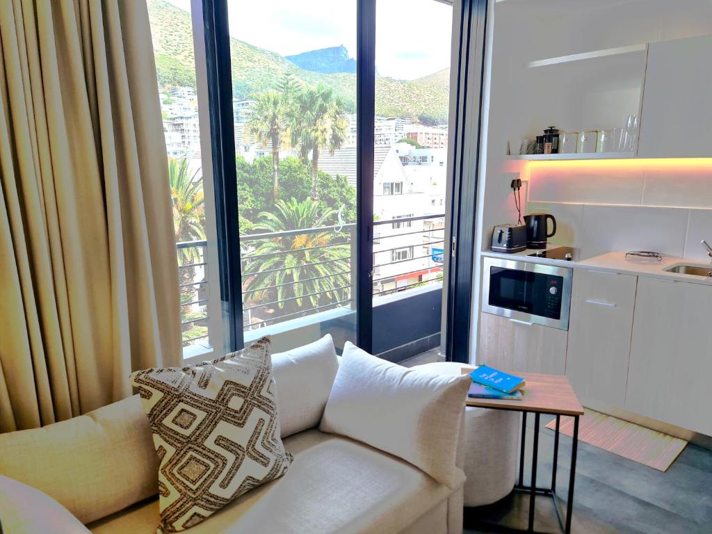 Stay at stylish 126 on M - Home from Home - Secure, Central with Pool