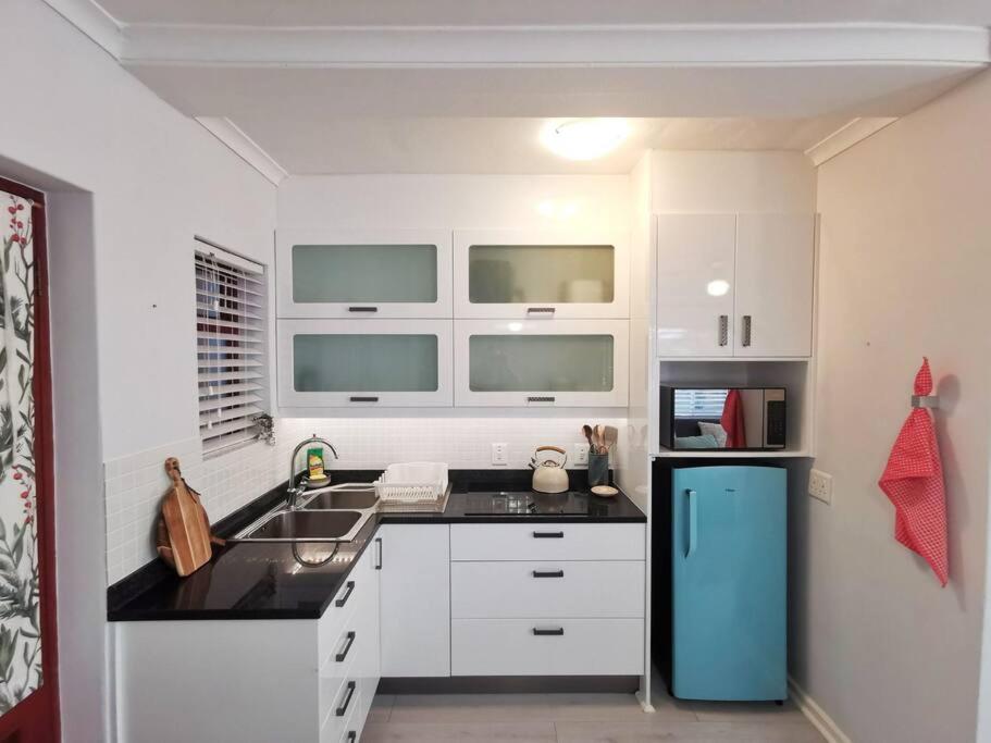 Seaside Respite Main road apartment