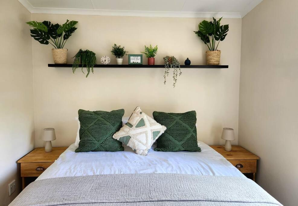 Selah, self-catering