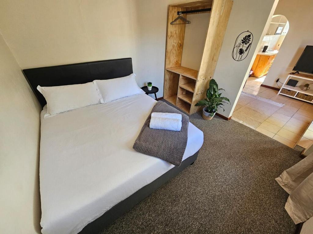 Self catering unit near Airport Beach St George's Park
