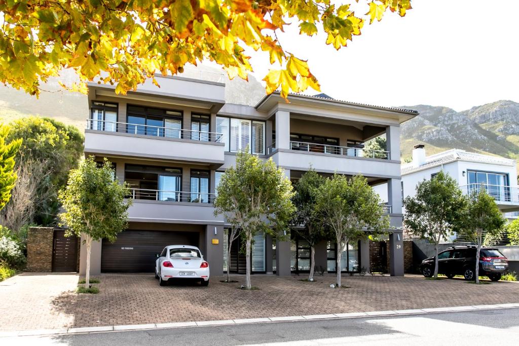 Selkirk House