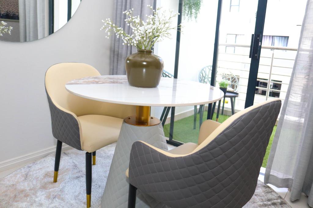 Bella Suite- Serenity & Stuff Luxury Apartments