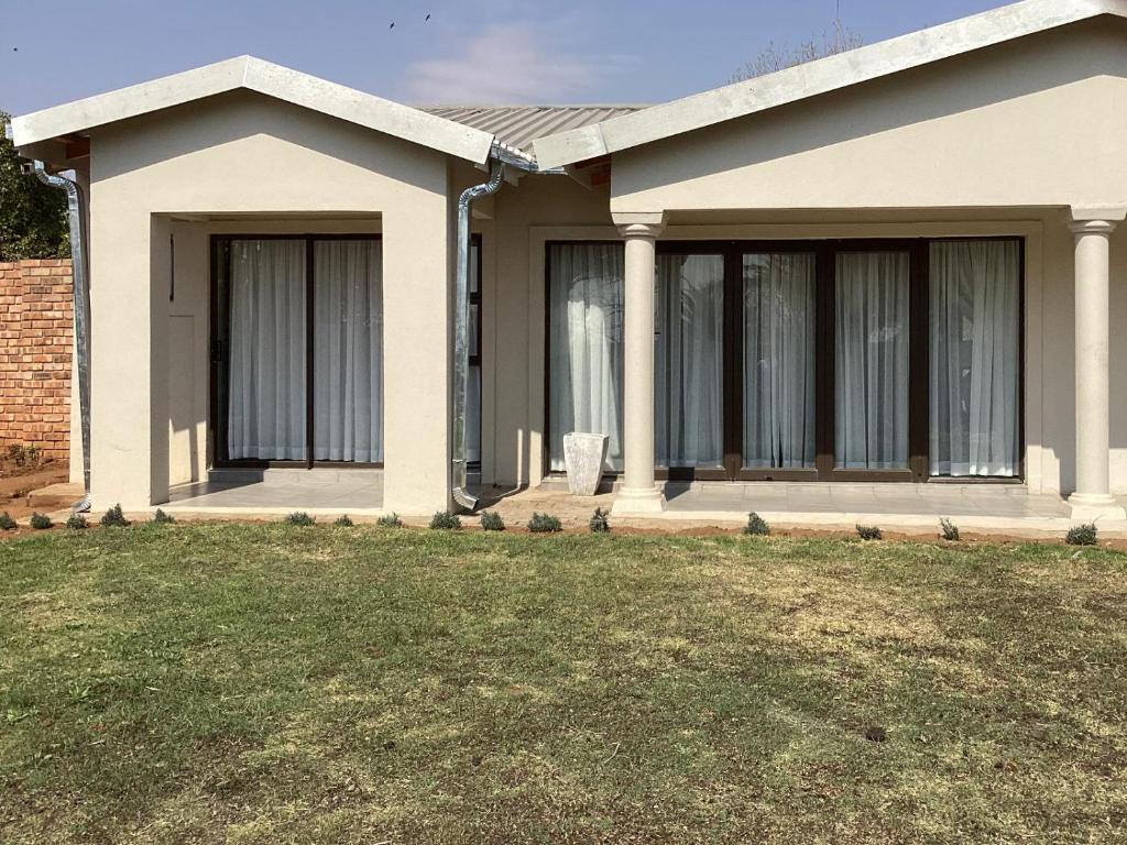 SFT Sefatsa guesthouse