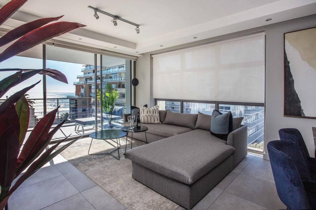 Sea Views 3 bed - The Fairmont - Sea Point BantryBay