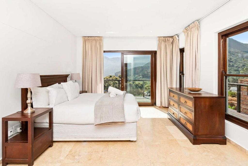 Silvermist Lavish Retreat with Breathtaking Views