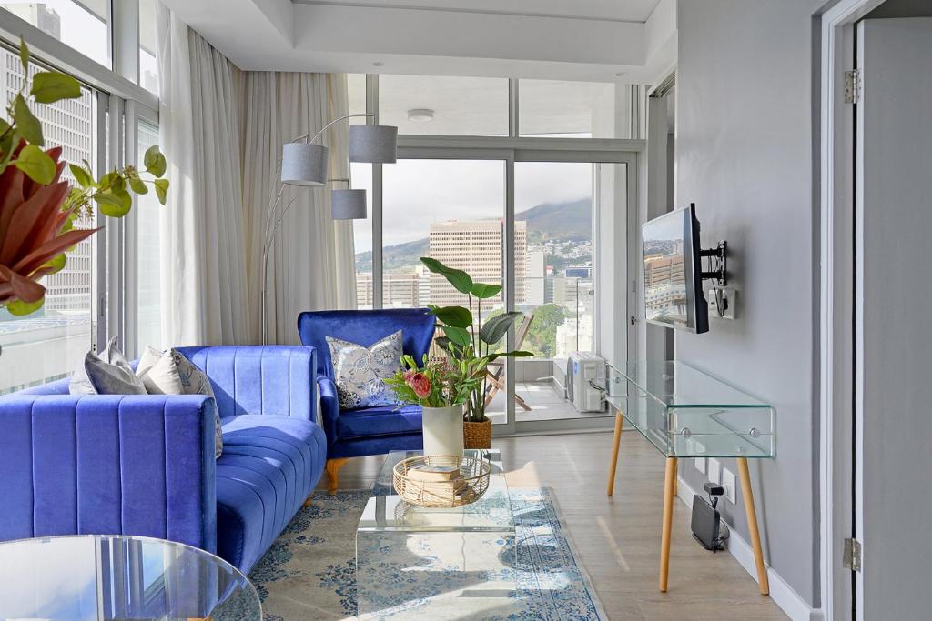 Sophia - Sunny Corner Apt, 180° Ocean, City & Mountain Views