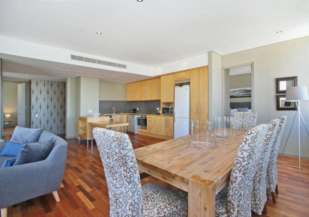 Spacious 3 Bedroom Family Apartment In Cape Town