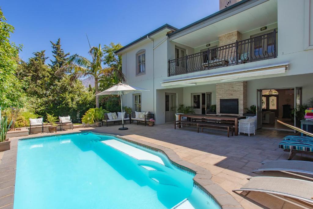 Spacious Five Bed House Central Franschhoek