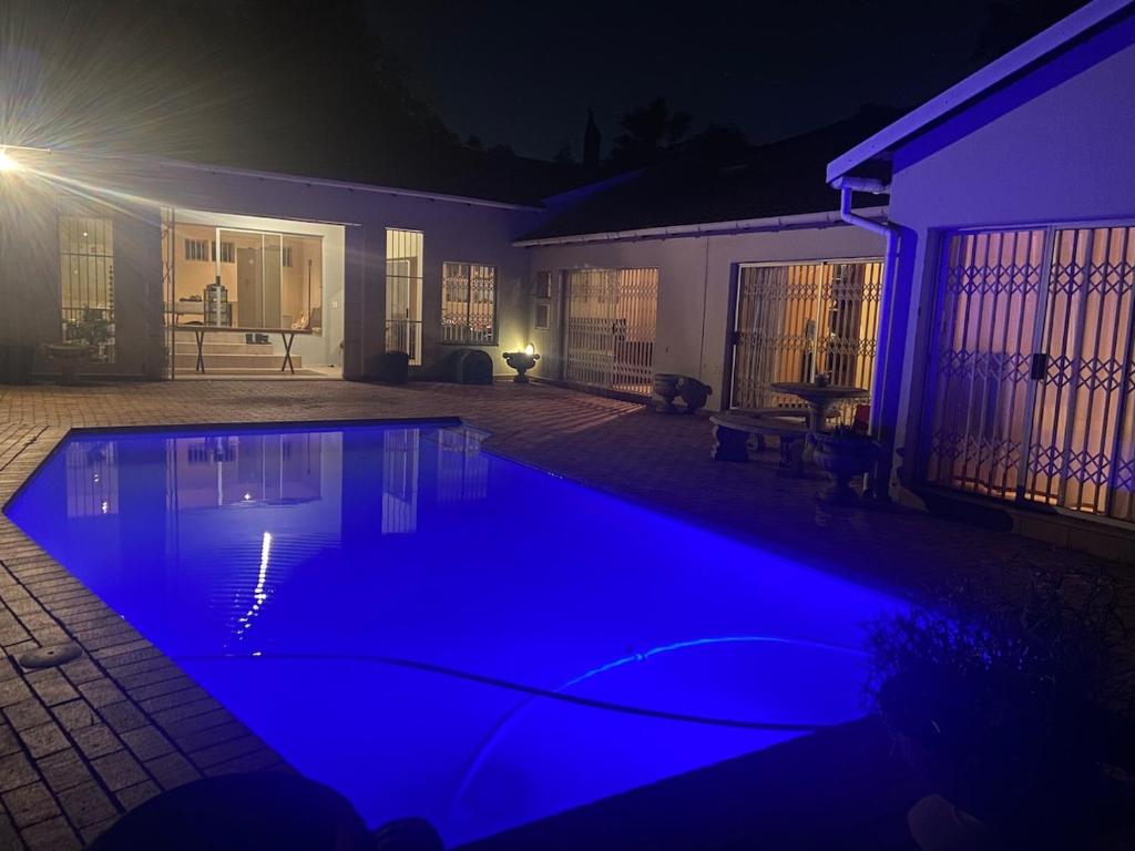 Solstice Manor, Huge 7 bedroom & 5 bathroom house