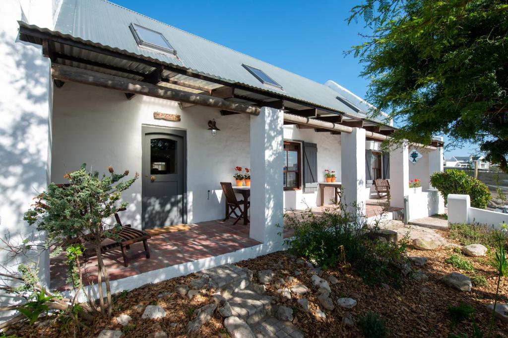 Gonana Studios & Villa