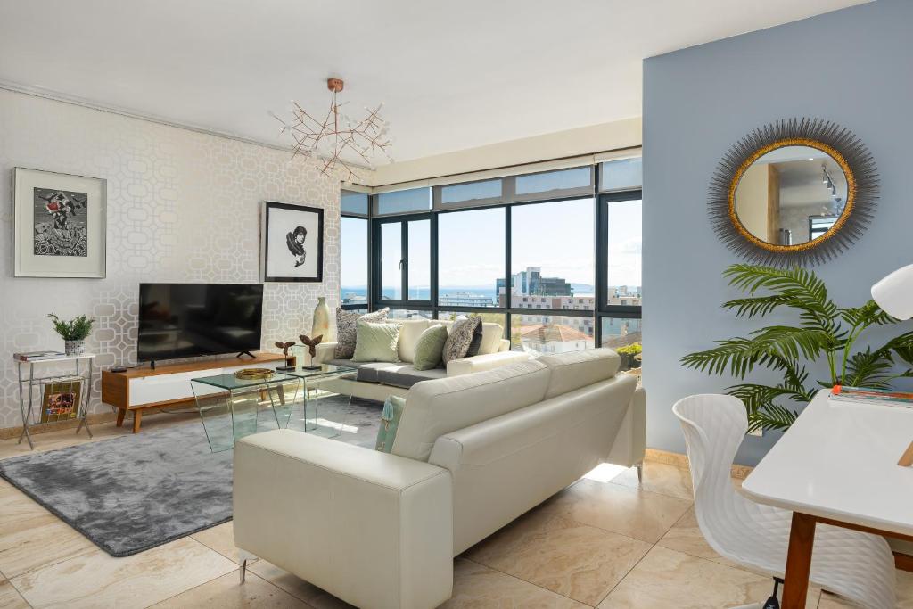 A Breeze of Cape Town l Balcony with Stunning Views