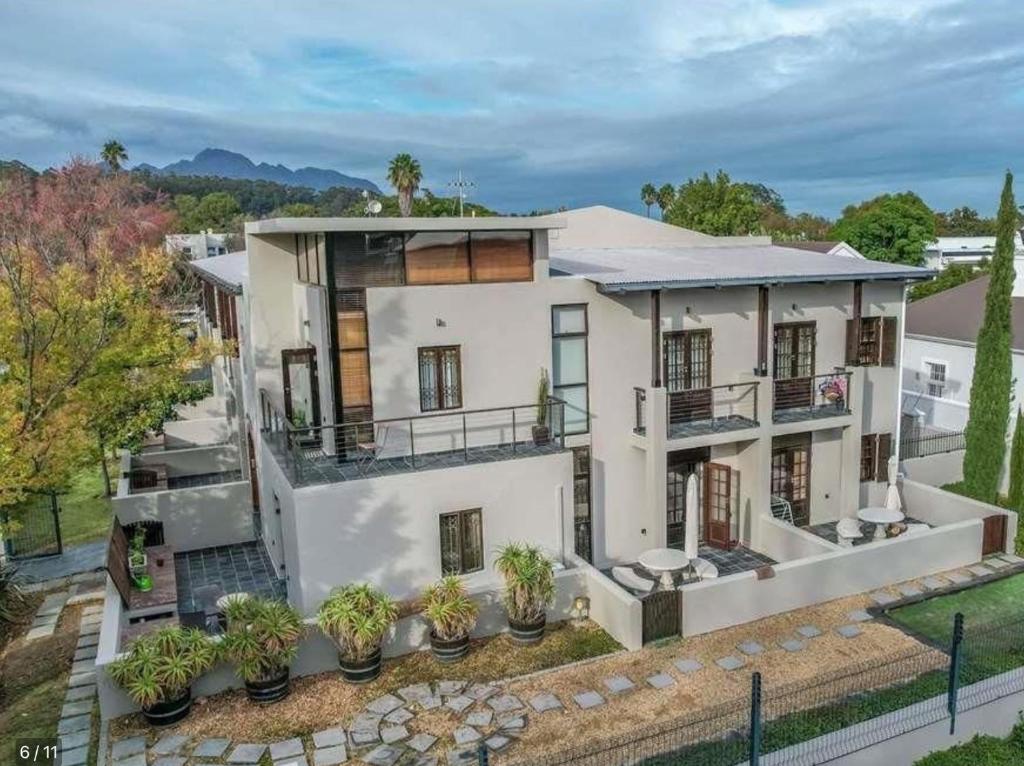 Studio 23 @ Huis Piron. The Heart of Stellenbosch.