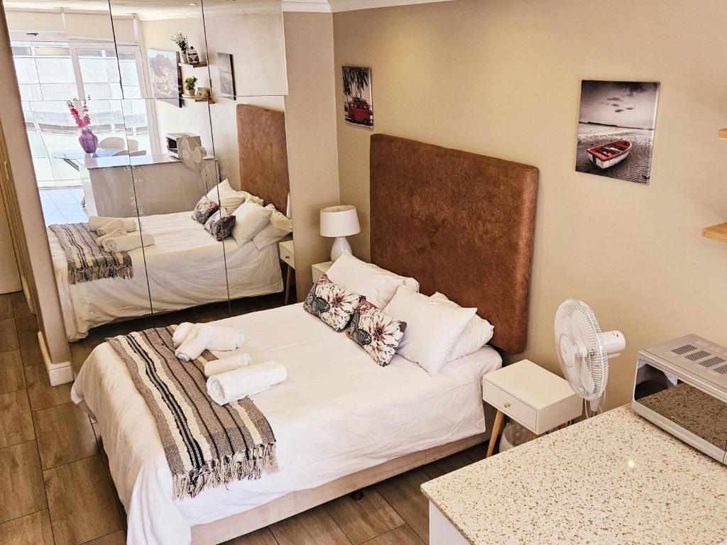 Studio 37 Hyde Park Apartments