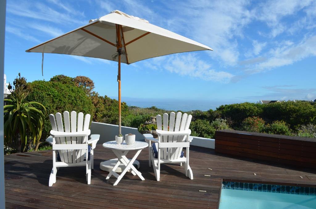 Stunning Beach House in Grotto Bay