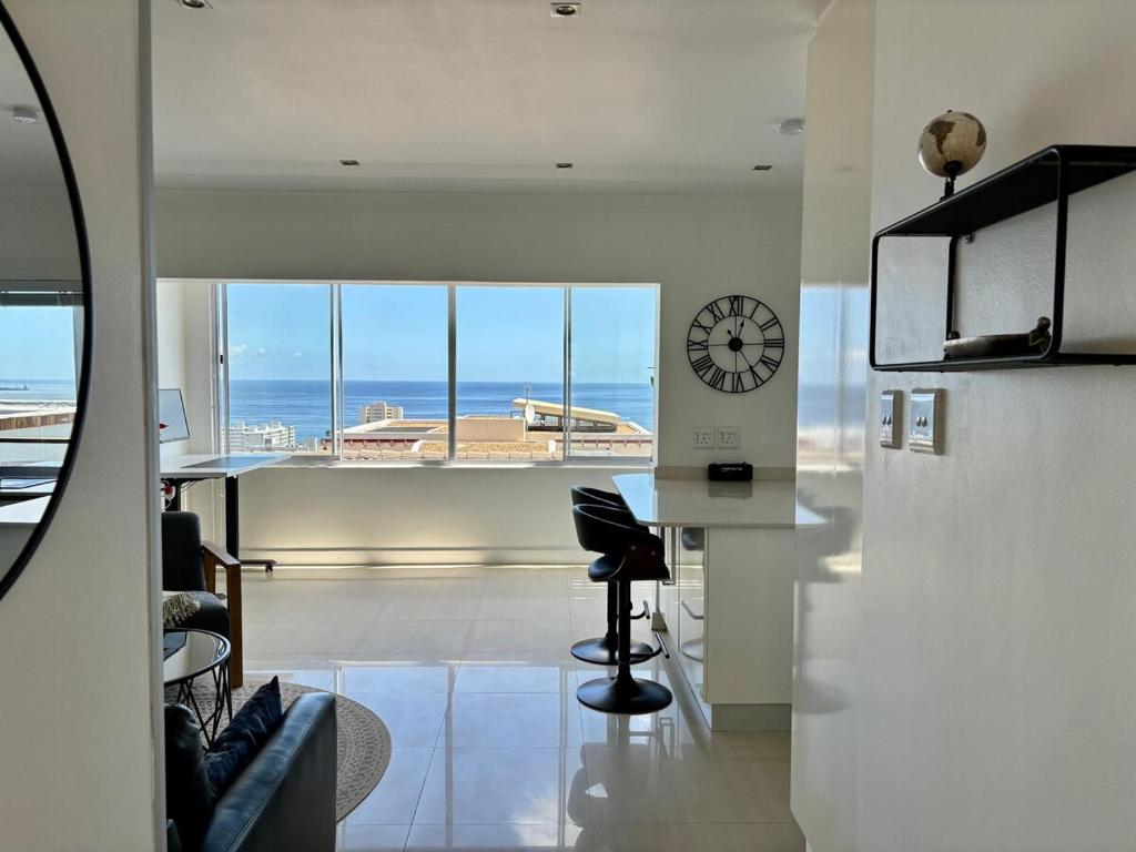 Stunning sea-view apartment with Balcony