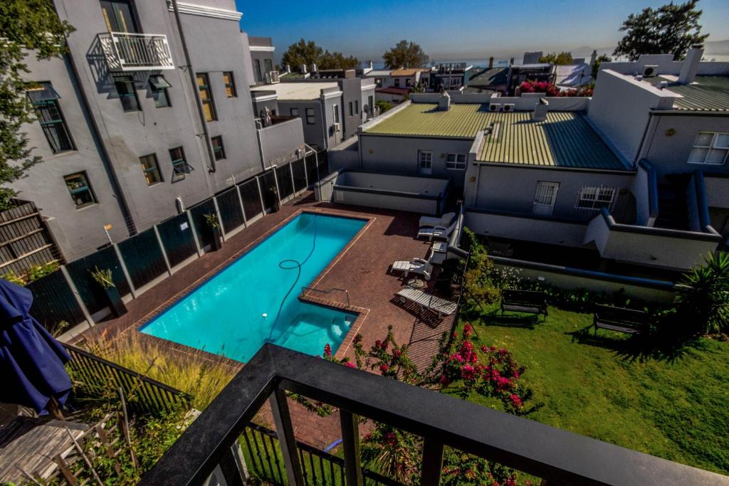 Stylish 3-Bedroom Retreat in Cape Town Your Ideal Vacation Getaway