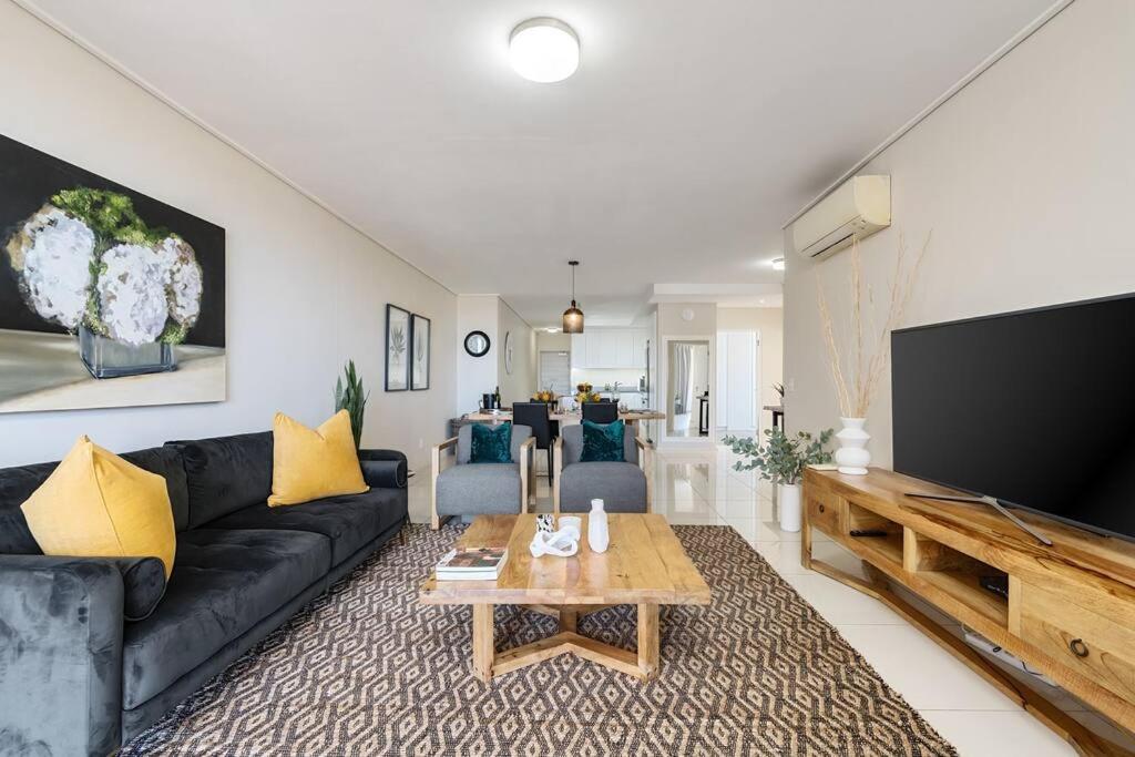 Stylish Green Point Getaway