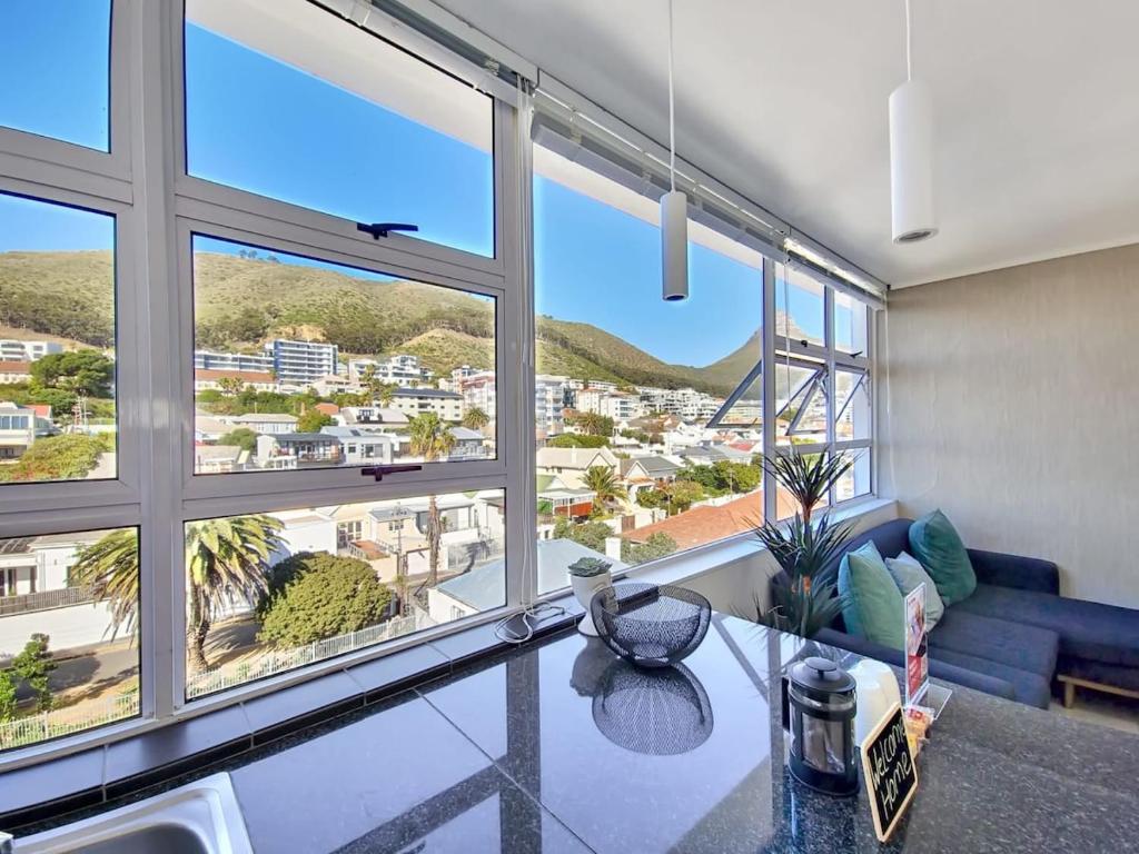 Secure Sea Point Stay with Mountain Views
